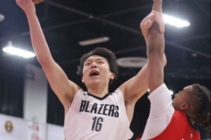 乐鱼体育网站-媒体人：对面内线很空时 杨瀚森上一场选择传球 这场他选择去杀伤