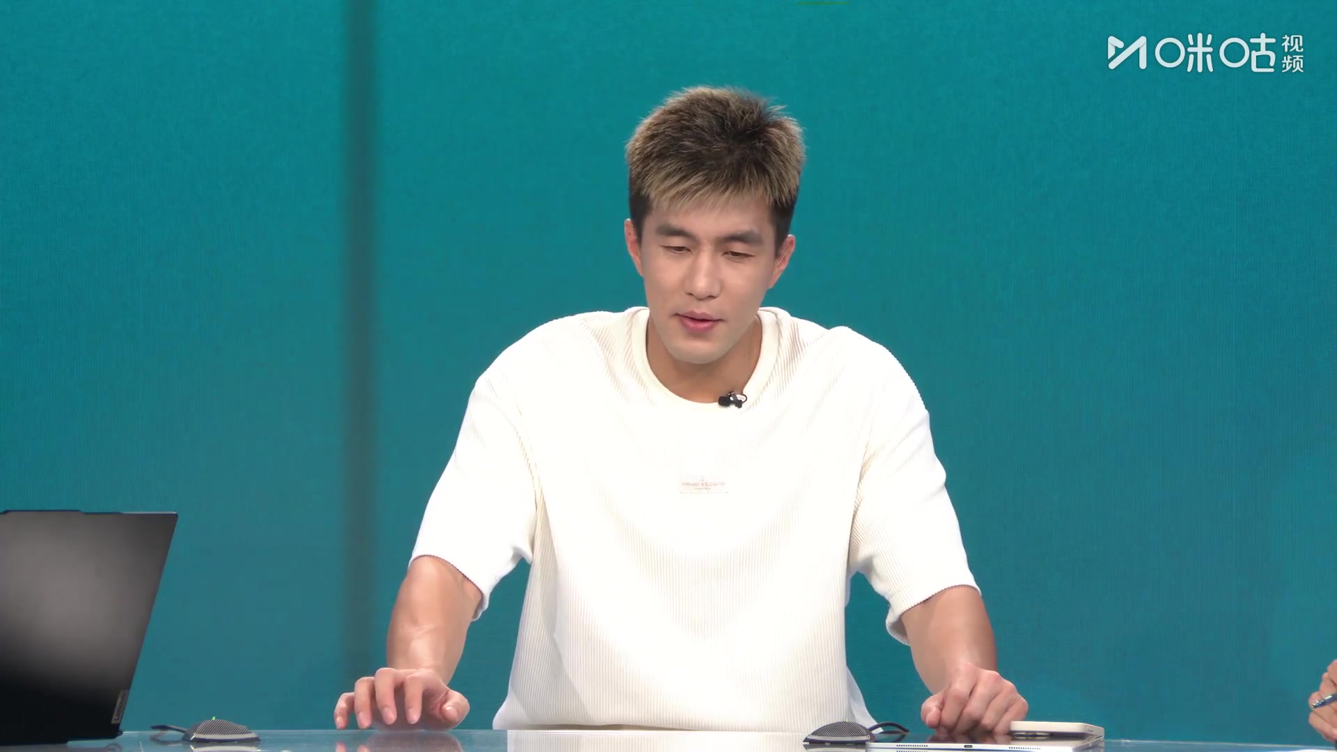 乐鱼体育官网-郭艾伦谈眼伤：眼睛已经基本没什么问题了 训练也在一直进行